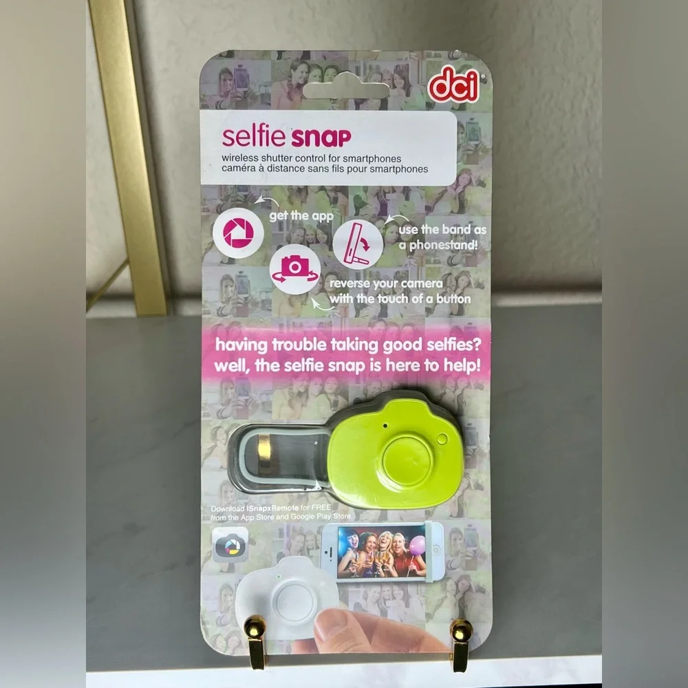NWT Selfie Snap Wireless Shutter Control - Green